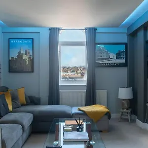  Apartment Montpellier Apartment: Quiet With King Bed